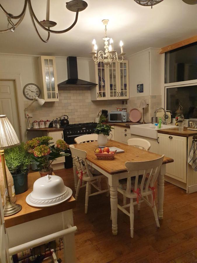 Judy'S B&B Private Home Cardiff Bagian luar foto