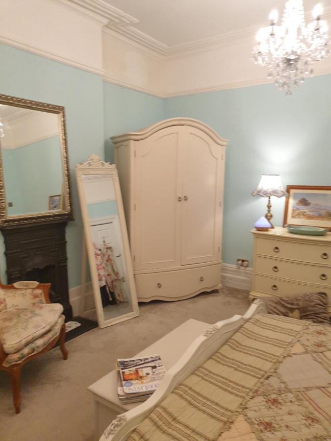 Judy'S B&B Private Home Cardiff Bagian luar foto