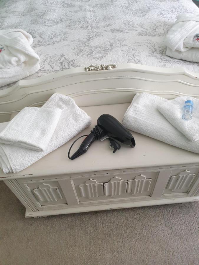 Judy'S B&B Private Home Cardiff Bagian luar foto